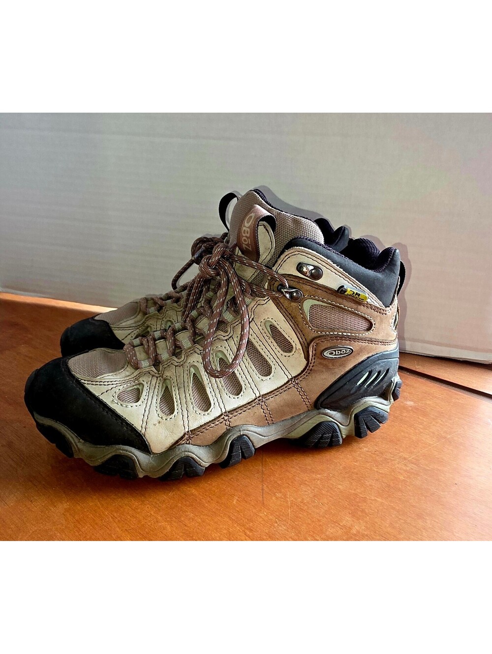 Women's oboz Sawtooth mid be dry hiking boots size 8.5